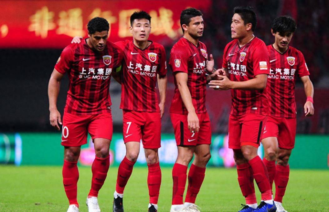 上港主场胜鲁能,继续保持榜首位置