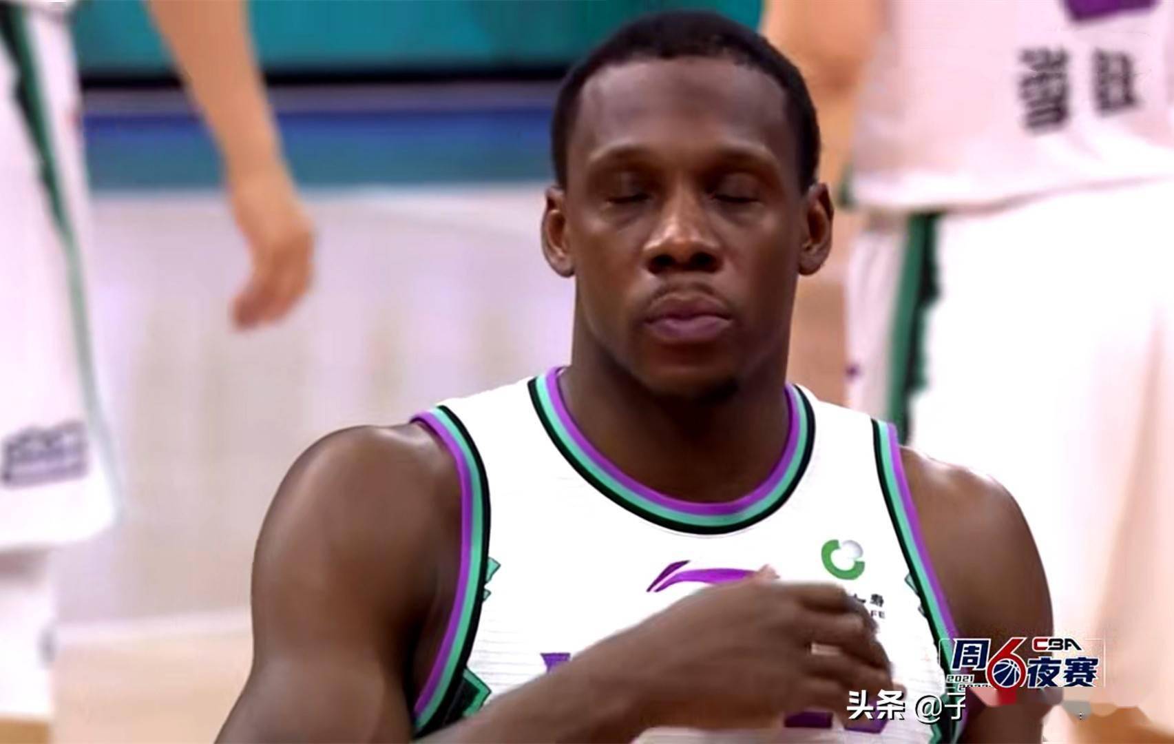 包含陕西男篮客场失利,季后赛前景堪忧的词条