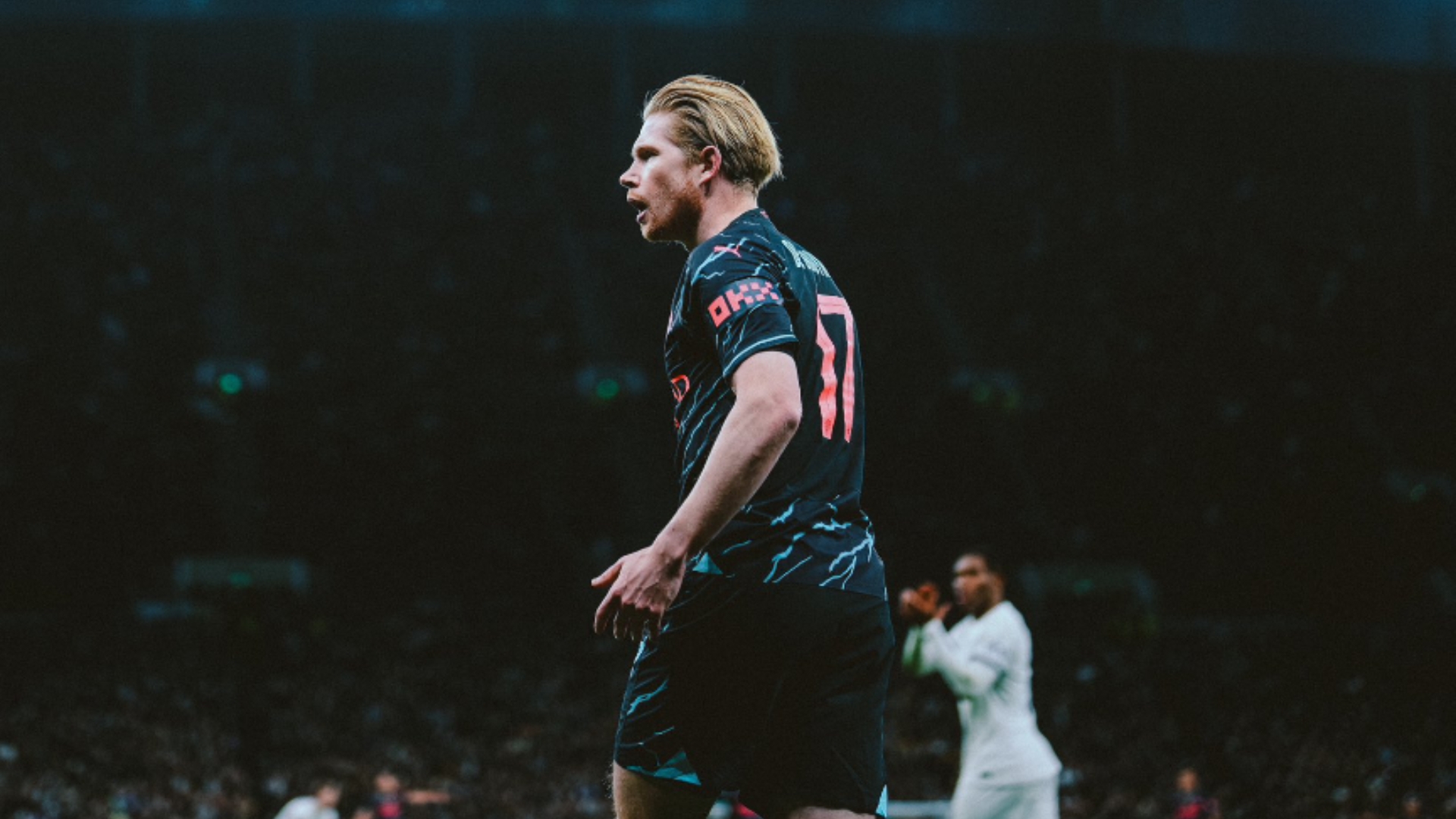 关于国安重伤倒地,德布劳内全队围拢祈祷,场面感人的信息