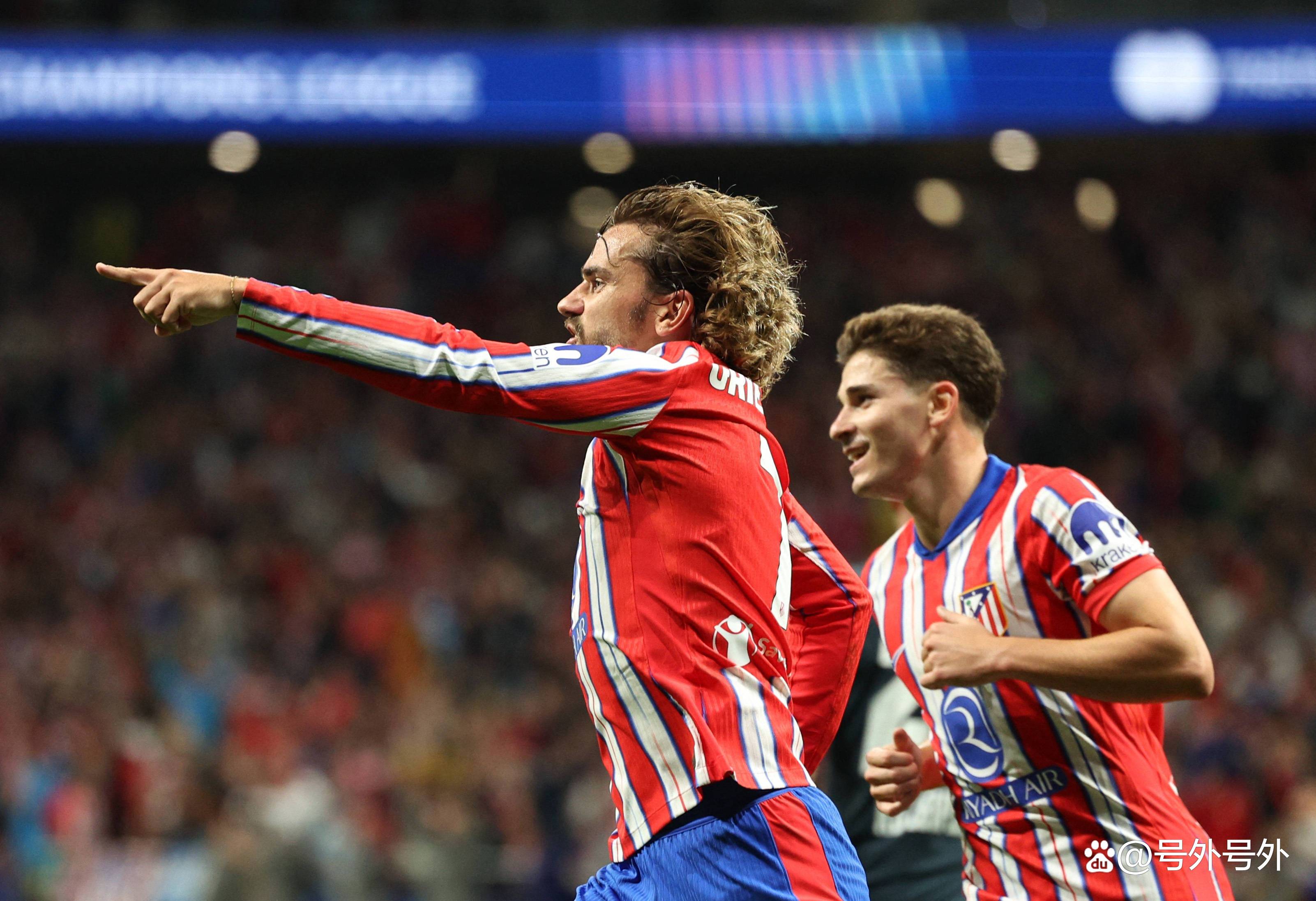 利物浦场边指挥情绪激动,马竞队员怒摔水瓶的简单介绍