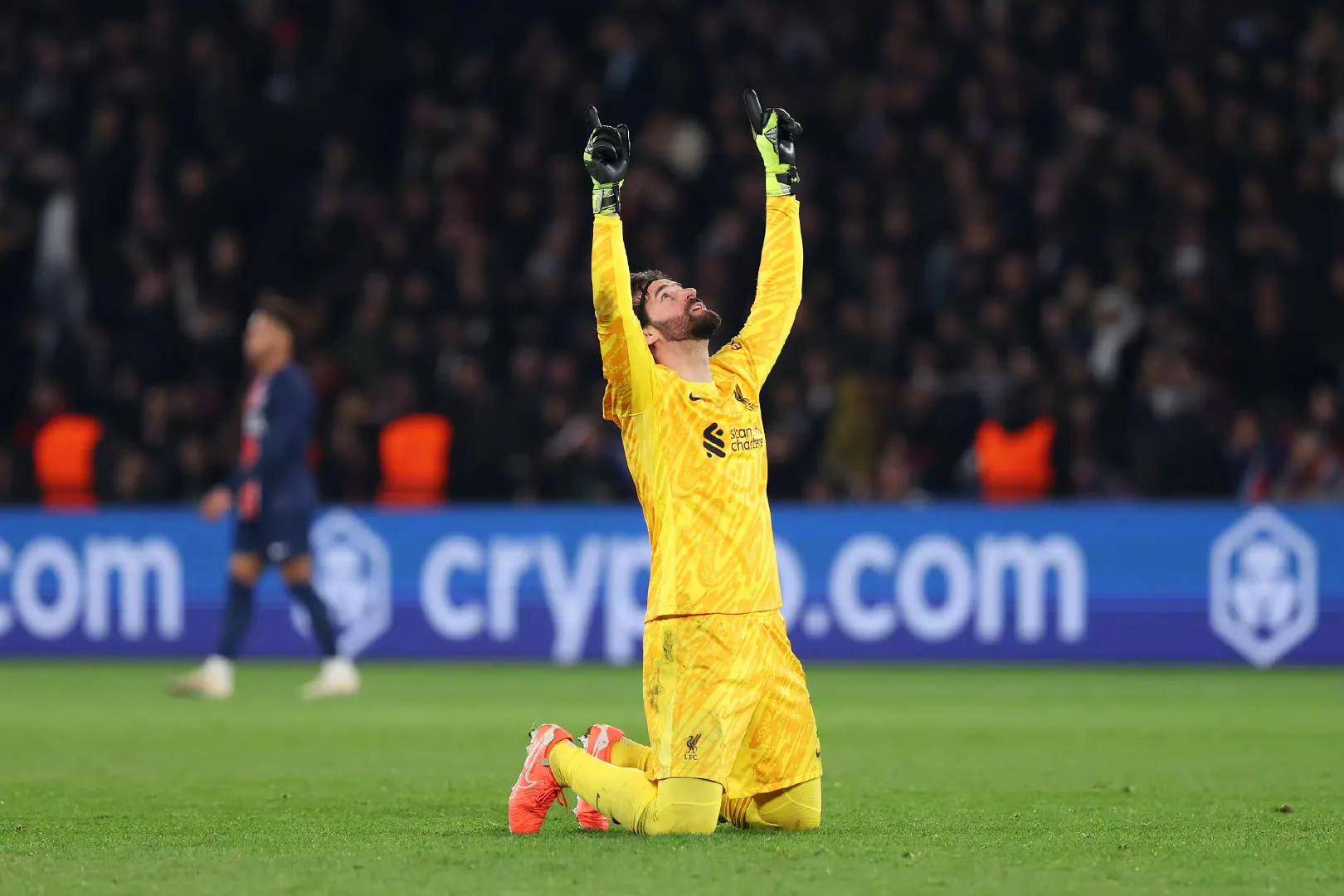 拜仁打破进球荒，利物浦球迷集体高唱助威！的简单介绍